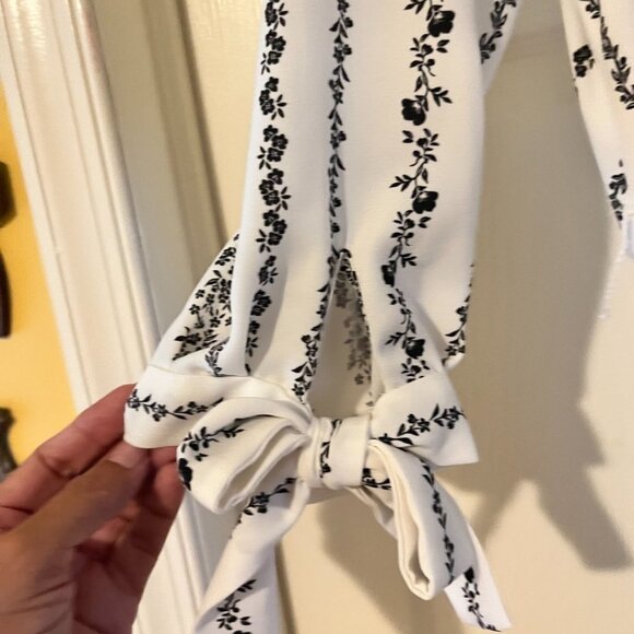 CeCe Sportswear Women's Tie Sleeve V-Neck Flower Chain Dress with Belt Size 8 - Picture 6 of 6